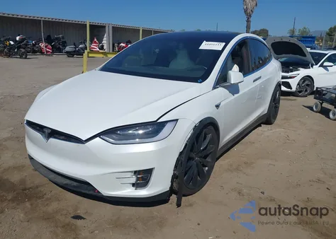 2018 Tesla Model X 100D/75D/P100D z USA, uszkodzony, nr VIN 5YJXCBE22JF103533